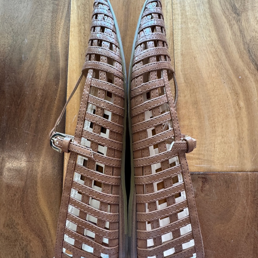 Dolce Vita Rains T-Strap Flat (Women). Good condition size 6 - Picture 6 of 7